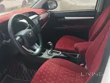 Toyota Hilux SR5 2025